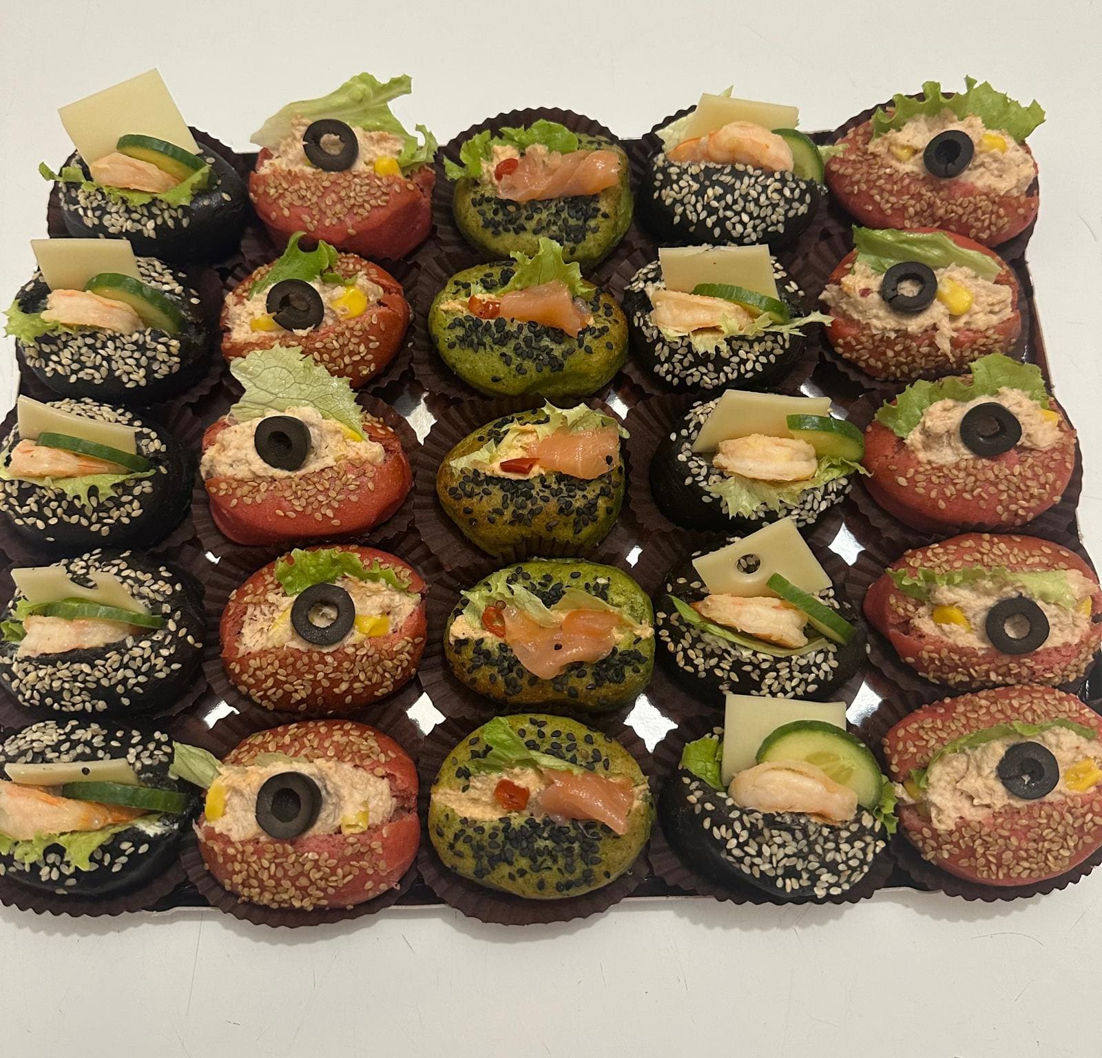 Mini Sandwich Coloré (thon, tartare saumon, crevette)